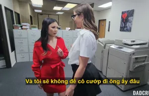 Chuyến đi tàu điện bất ổn của em học sinh nữ trên đường về nhà