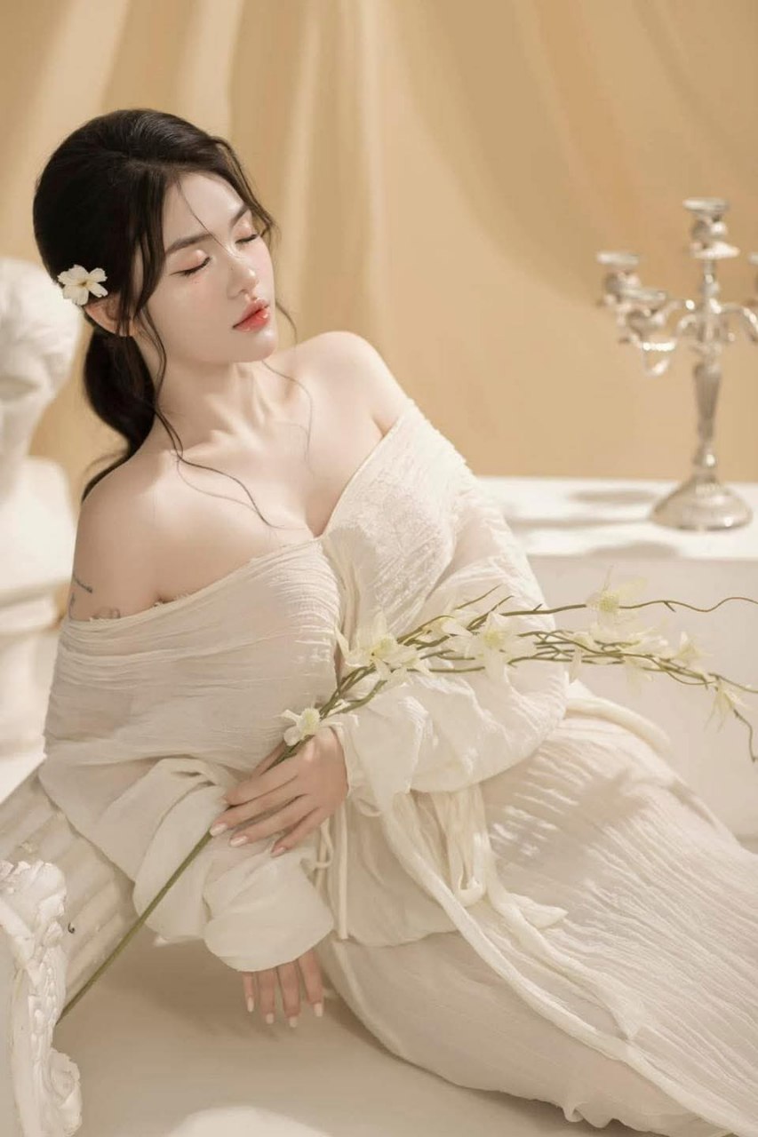 Câu lạc bộ đam mê đọc sách nhưng có gì đó sai sai